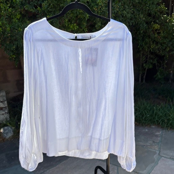 NWT Brave+True Blouse White Size Large Pullover Bishop Sleeves - Picture 2 of 5